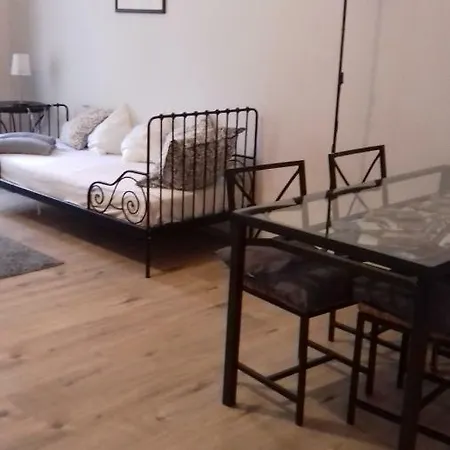 Apartment Apartman U Male Strany